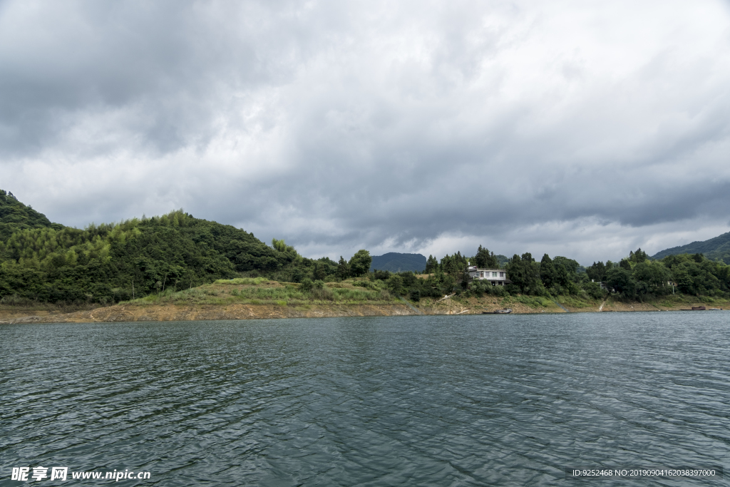 山青水秀