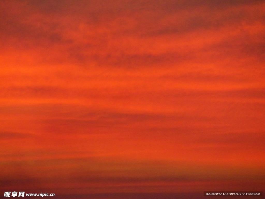 红色天空背景
