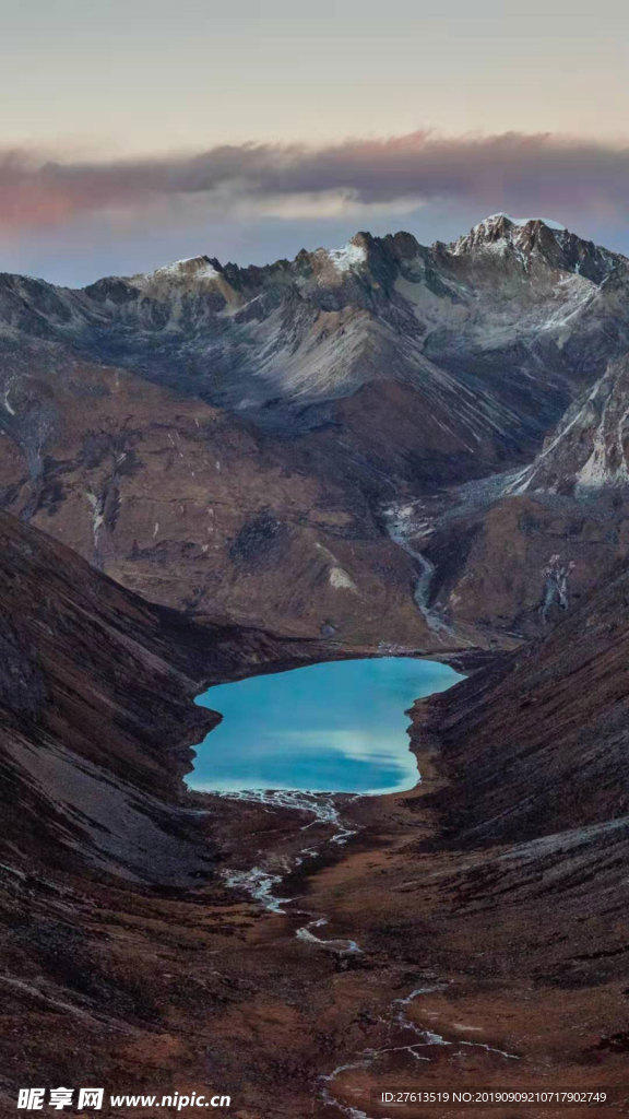 景色宜人的雪域风景图