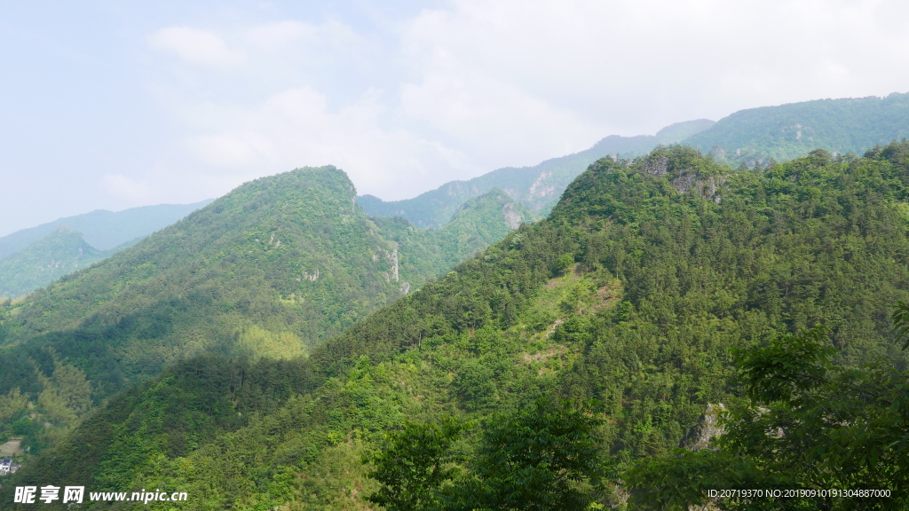 连绵不绝的山