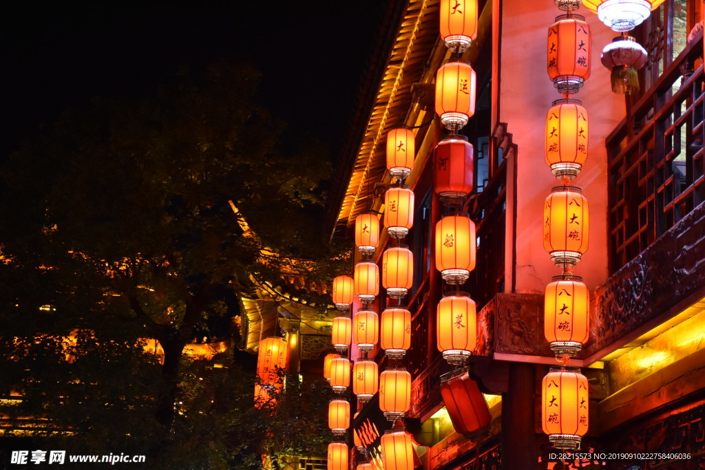 台儿庄八大碗灯笼夜景