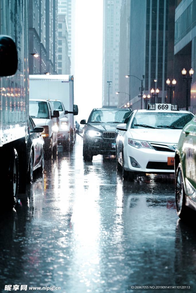 雨中道路