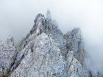 陡峭山峰