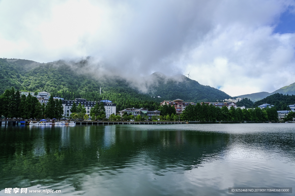 高山湖泊