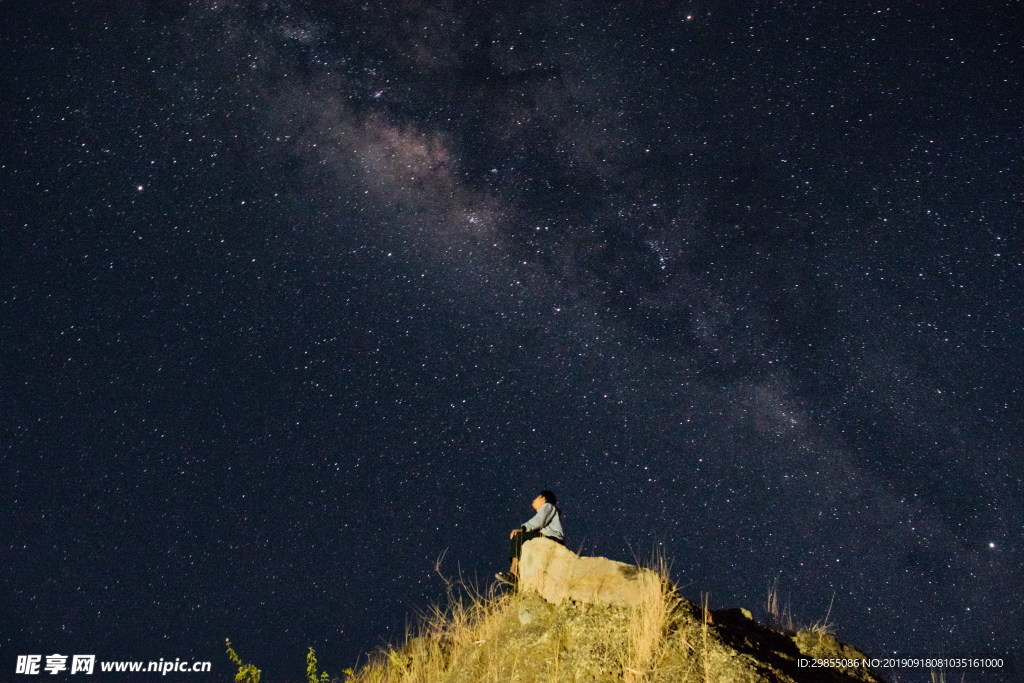 一个人孤独看星空