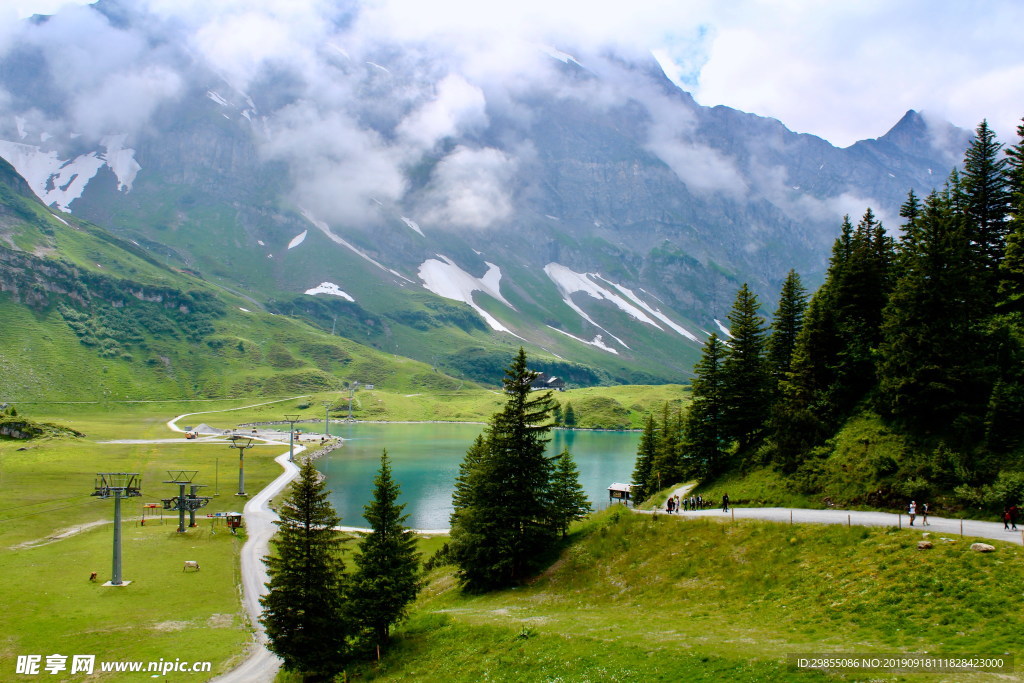 绿色山水风景
