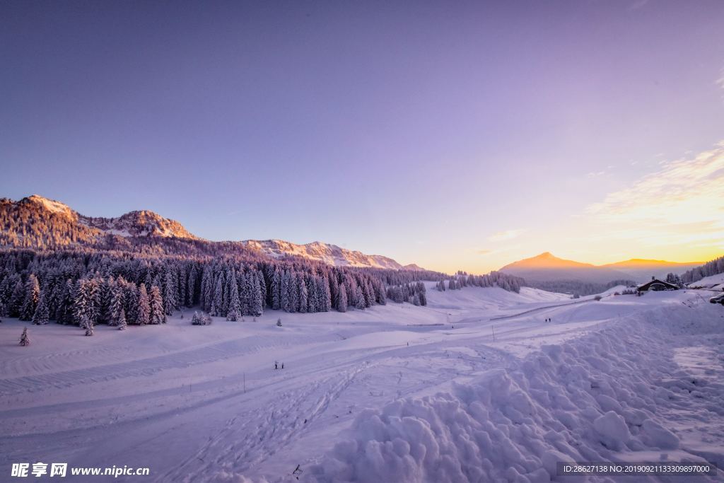 雪地  山脉  天空  阳光