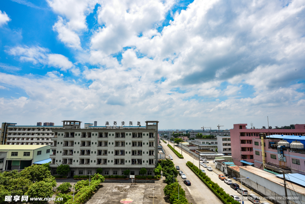 天空 蓝天白云 厂区