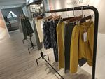 服饰 商场 服装展示