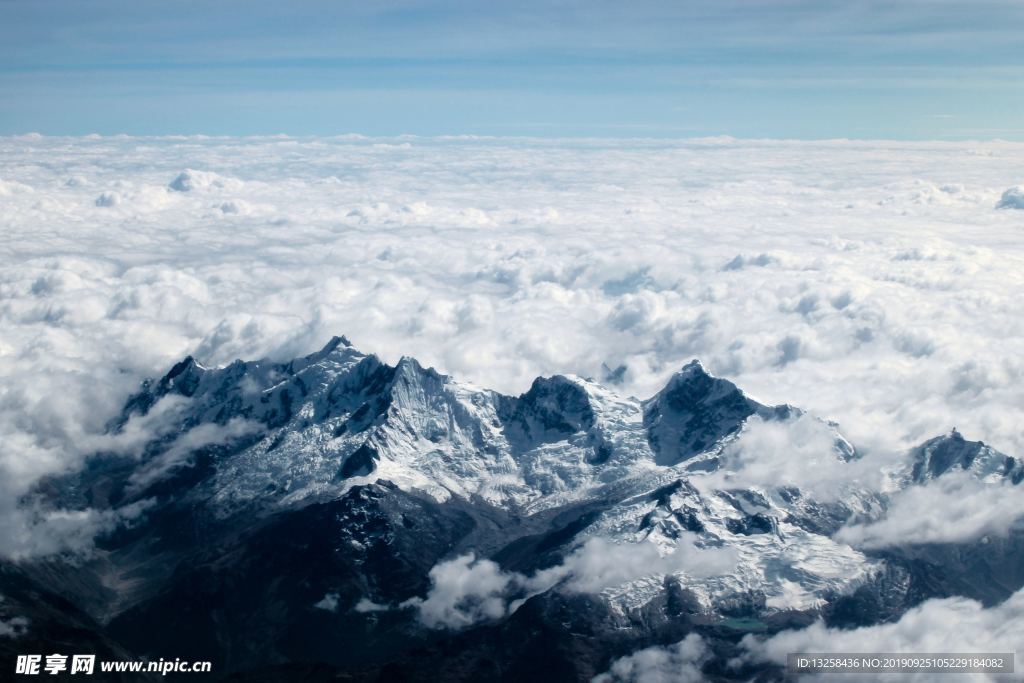 高山雪山天空云彩风景