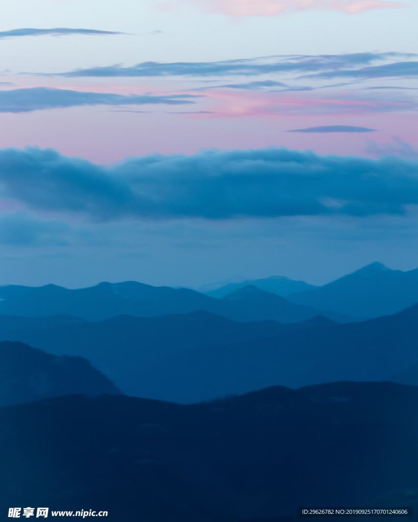 山峦背景
