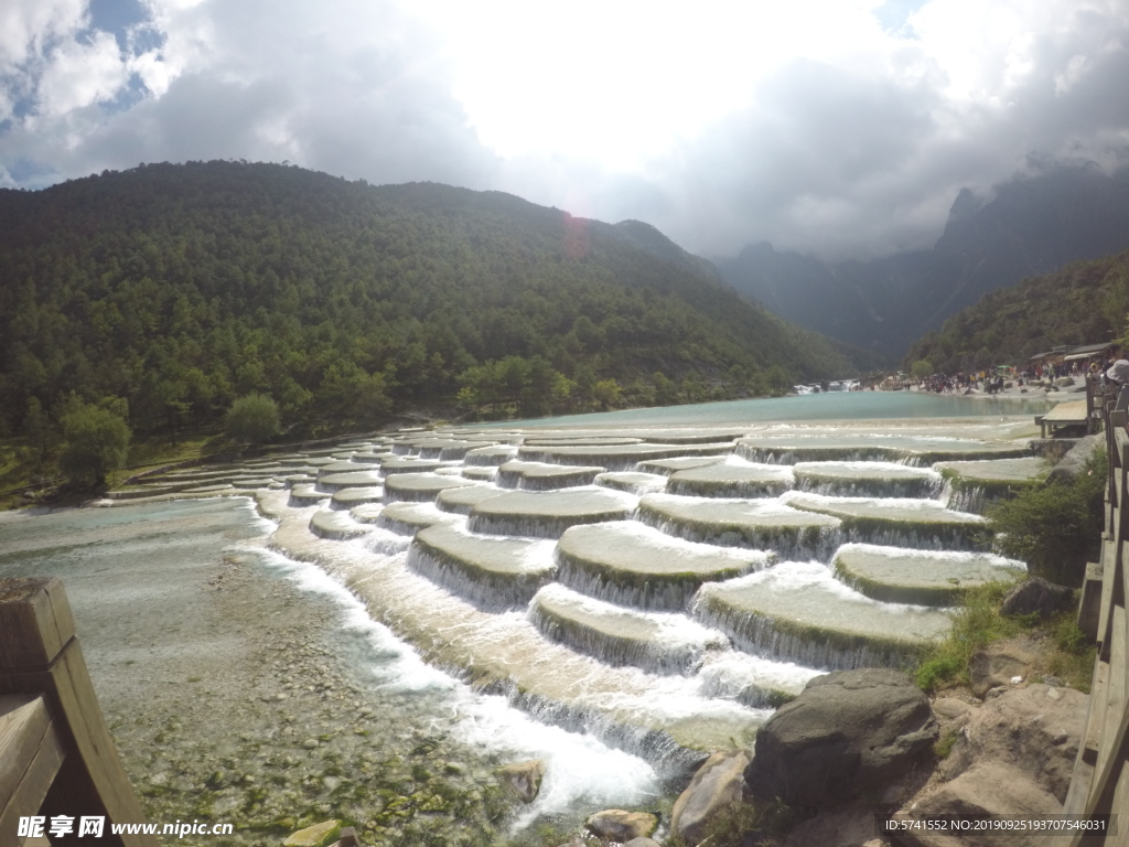 蓝月谷白水台