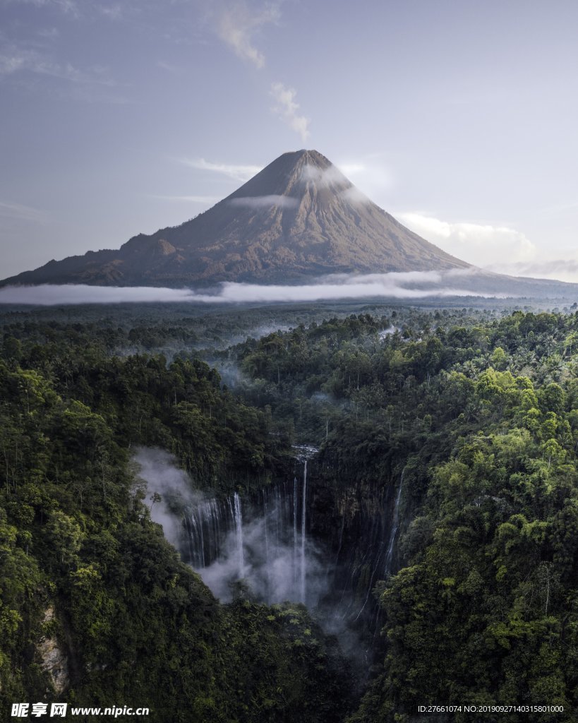 火山瀑布