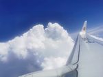 机翼上的云