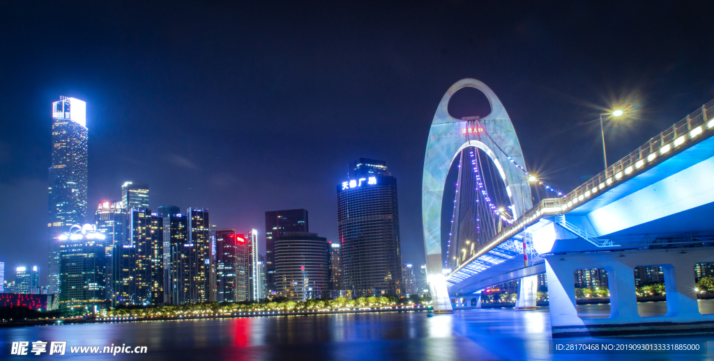 高清夜晚大厦图片