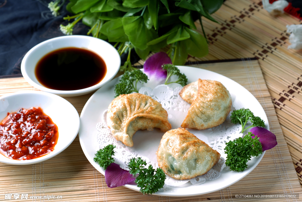 吃京式锅贴饺