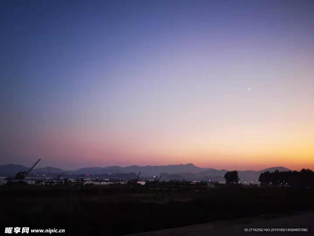 黄昏江景