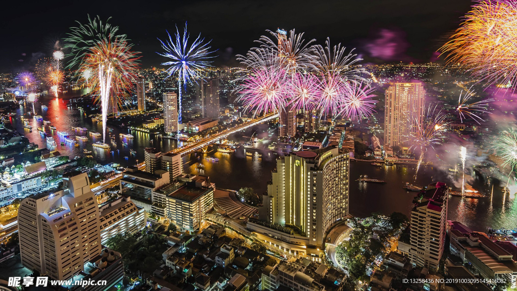 城市夜景烟花表演