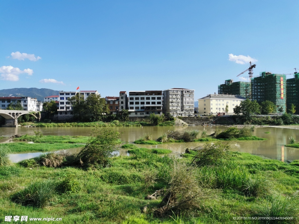 河边建筑