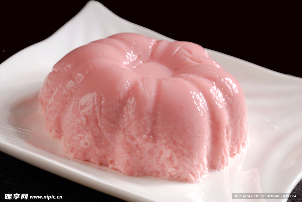 甜品草莓奶冻
