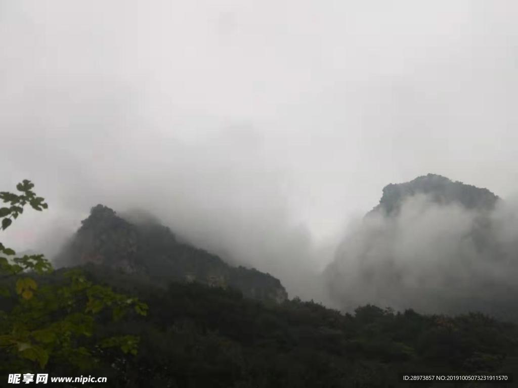 雨后的山