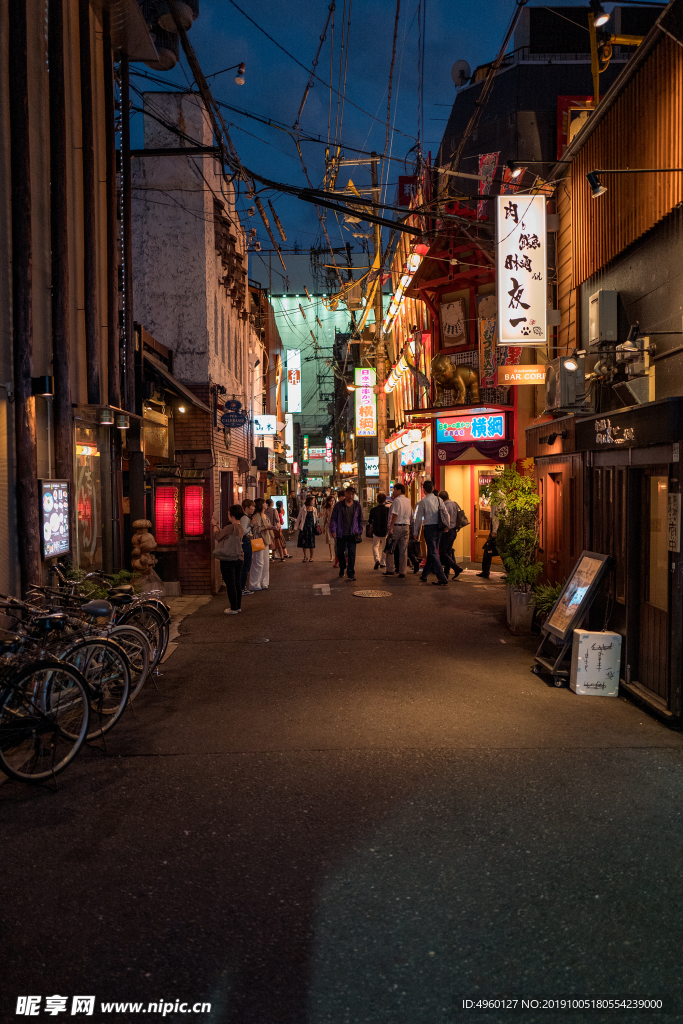 大阪夜景-竖版街头