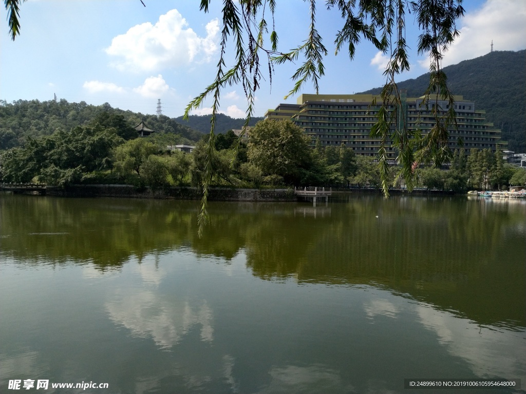 玉湖风景图