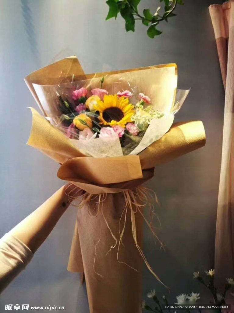 鲜花绿草