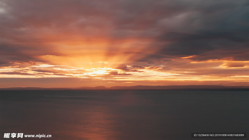 海面夕阳风景天空云彩