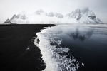 海边群山海水海滩风景