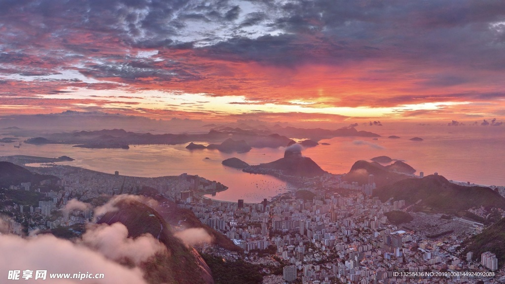 群山城市夕阳风景建筑