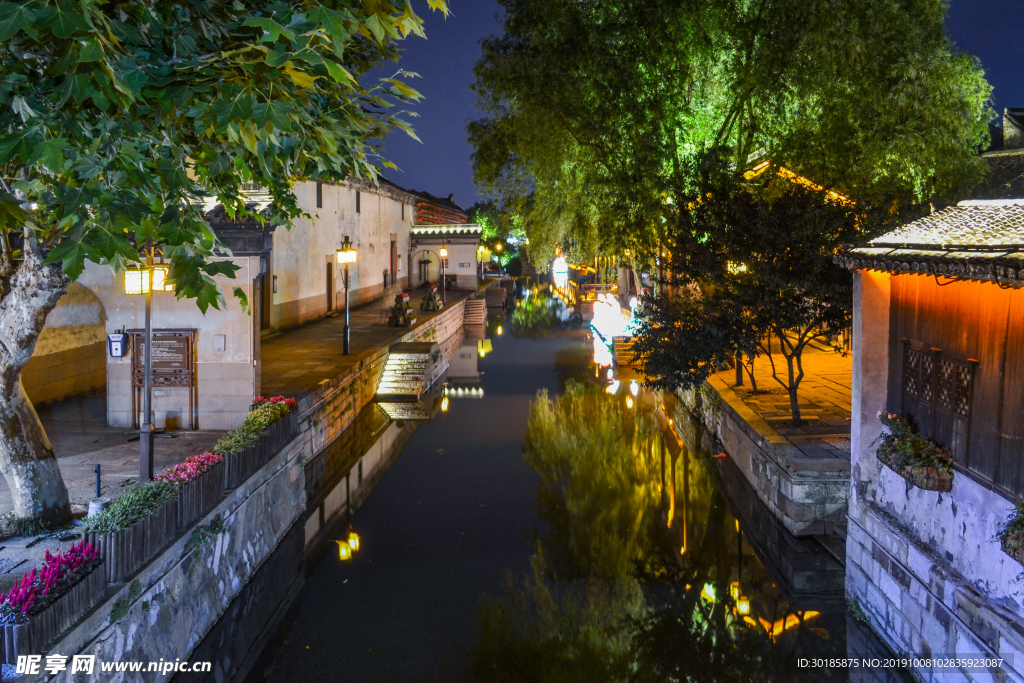 江南水乡古镇南浔夜景