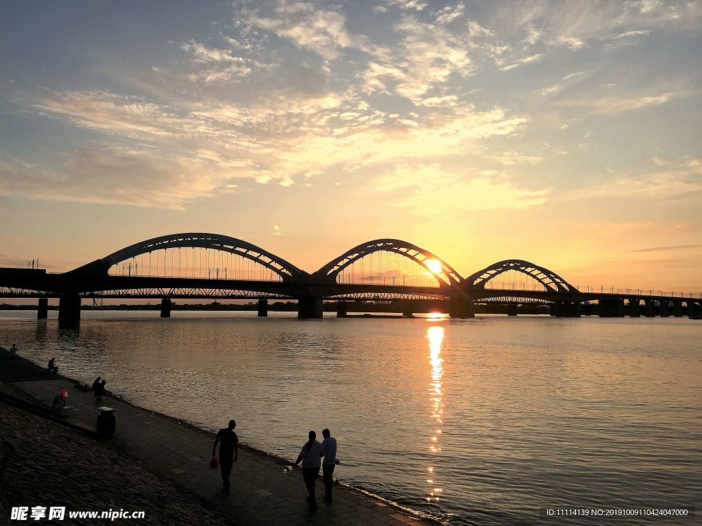 哈尔滨松花江畔夕阳风景