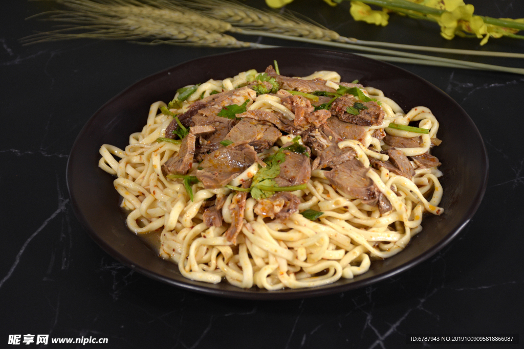 牛肉拌面