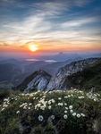 夕阳下的山