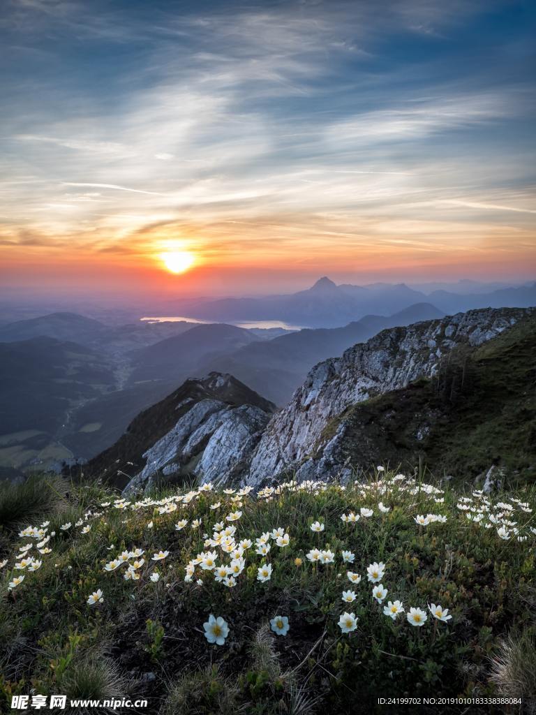 夕阳下的山