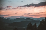 夕阳下的山