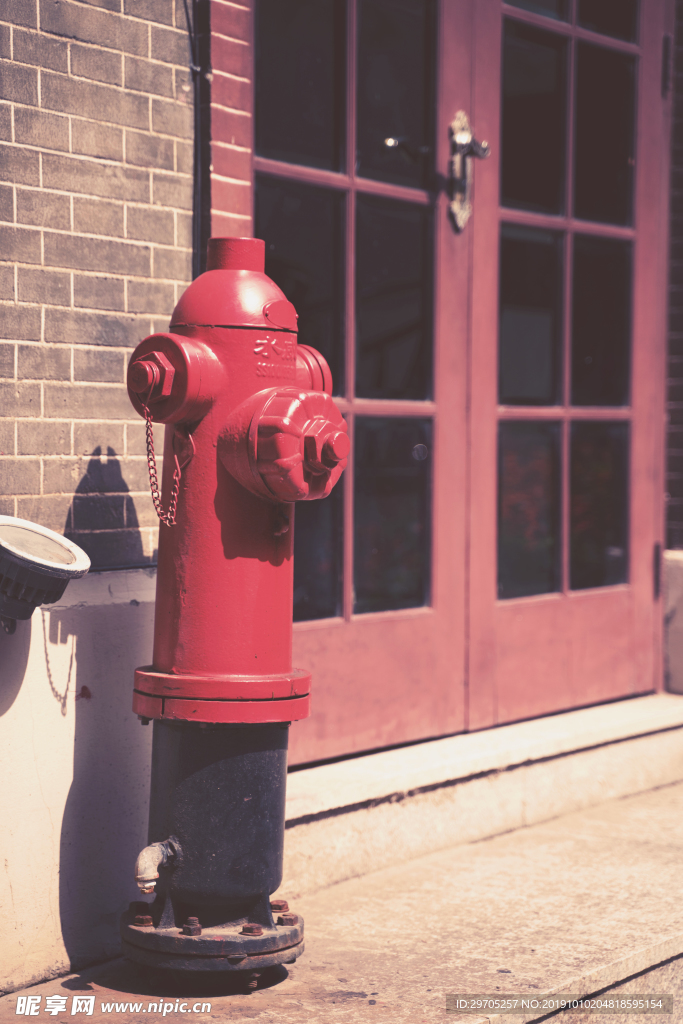 红色消防栓