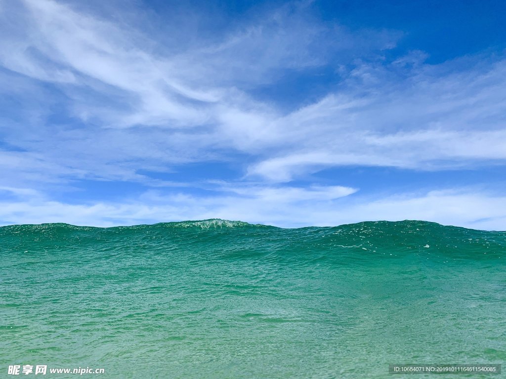 天空下的海浪