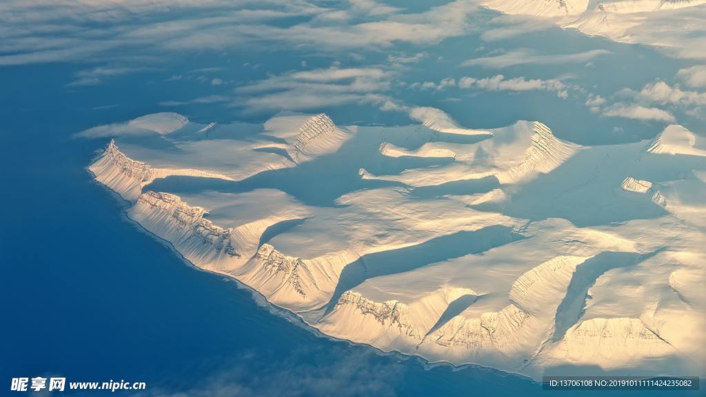 俯拍冰山