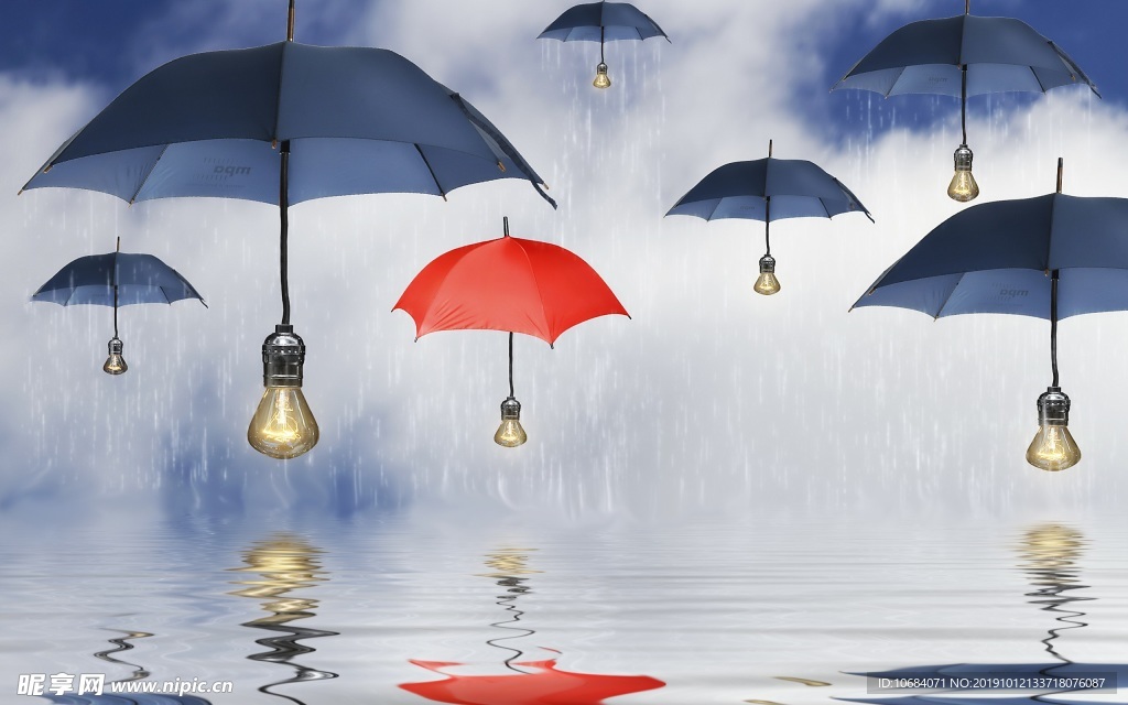 水中漂浮的雨伞灯泡