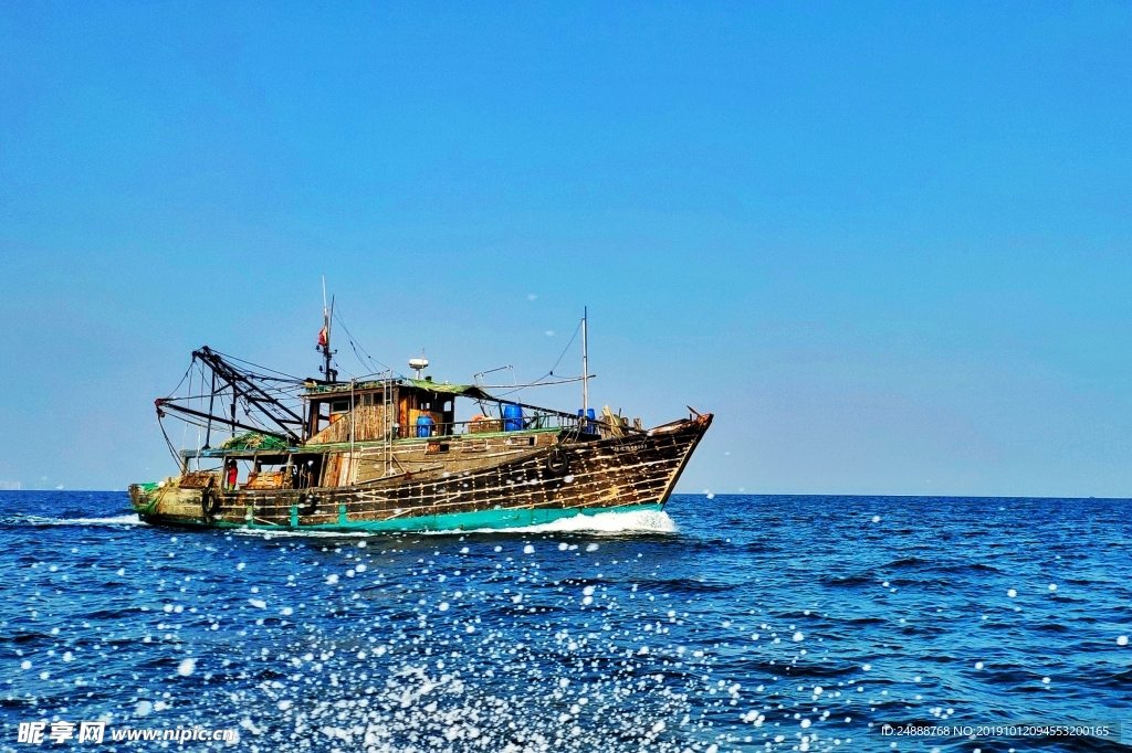 海中渔船