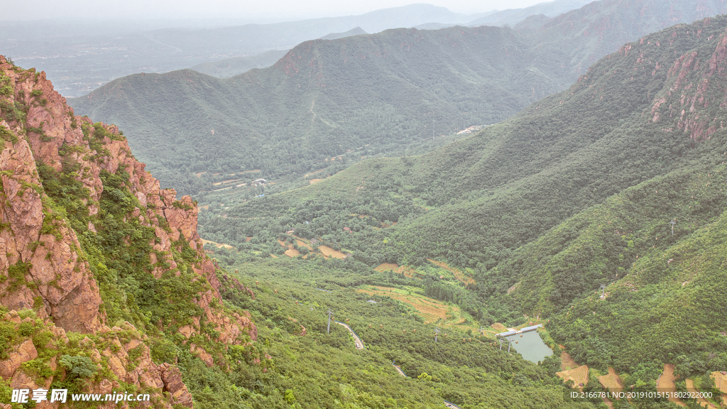 伏羲山红石林风景区