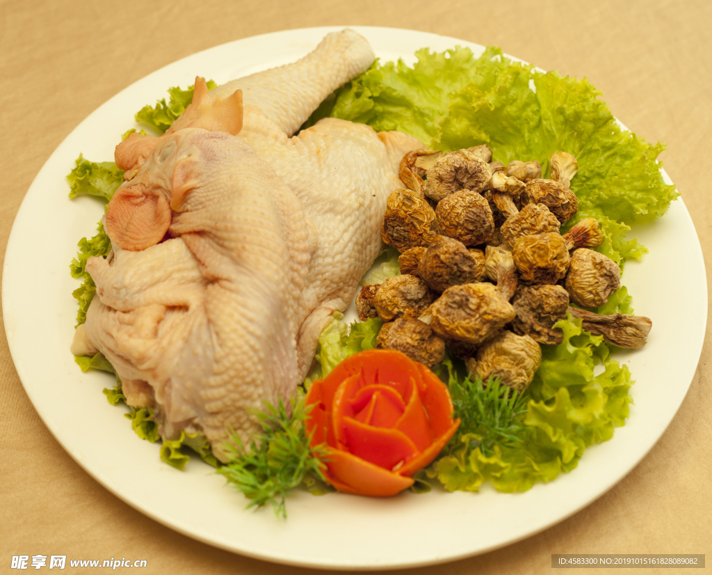 山松茸炖鸡汤