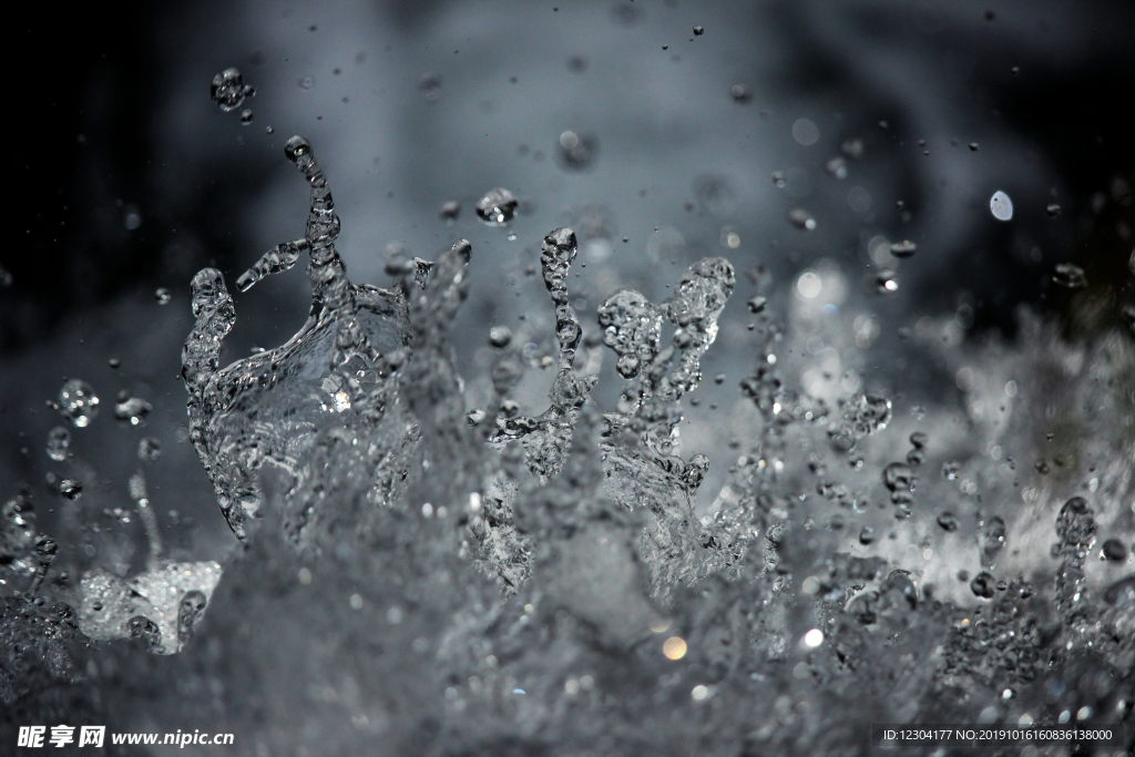 水