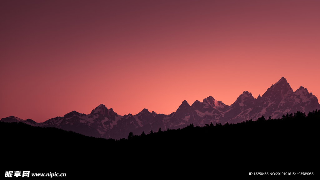 群山森林风景天空背景