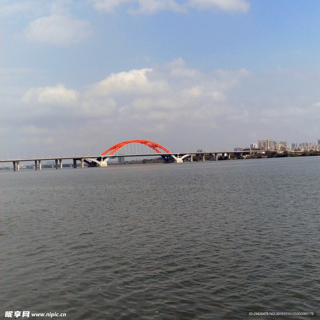 惠州东江上的红色跨江大桥