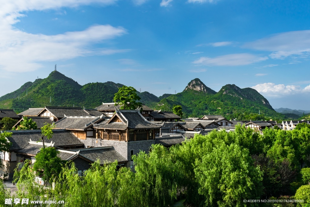 山青水秀古村落