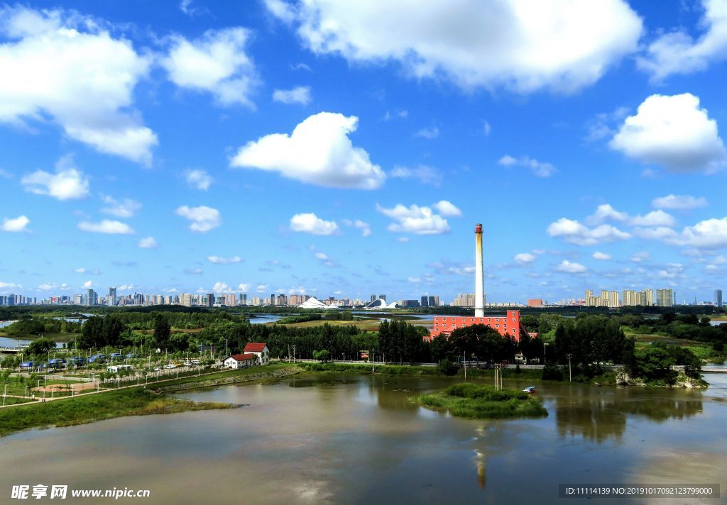 哈尔滨松花江畔北岸风景