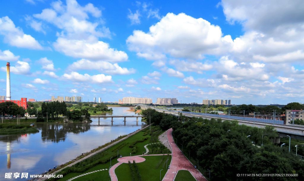 哈尔滨松花江畔北岸风景